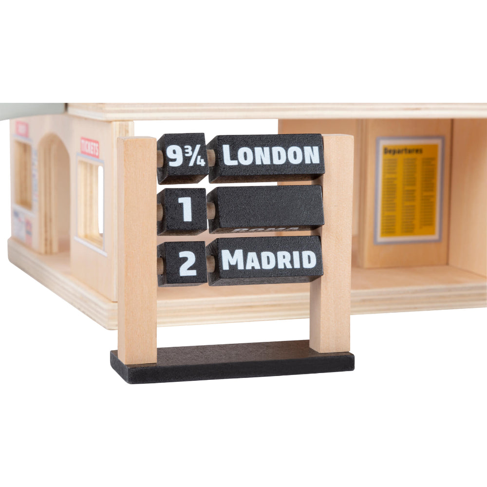 Circuit Staţie de tren din lemn FSC®, Small Foot, cu accesorii, 3 ani+