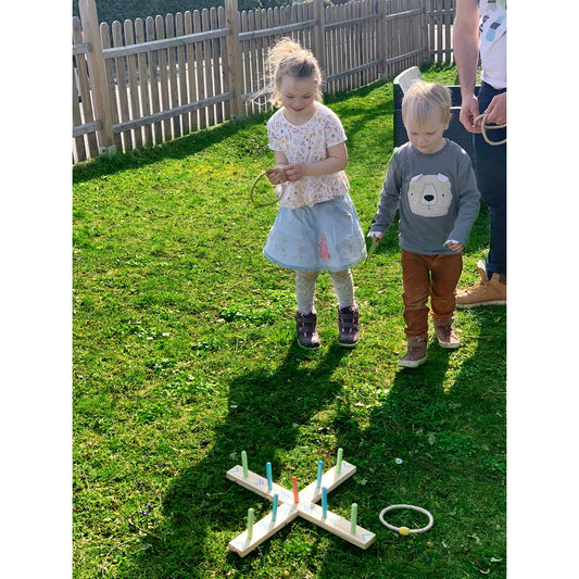 Joc de aruncare a inelului din lemn FSC, Small Foot, 3 ani+