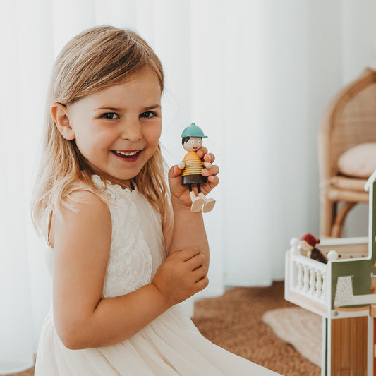 Familia de păpuși din lemn - Figurine căsuță de păpuși, Small Foot, 6 piese, 3 ani+