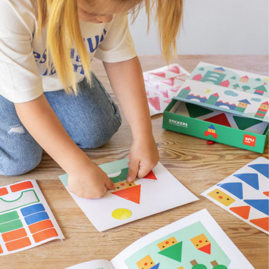 Joc creativ cu autocolante, Forme geometrice, Villages, APLI, 3 ani+
