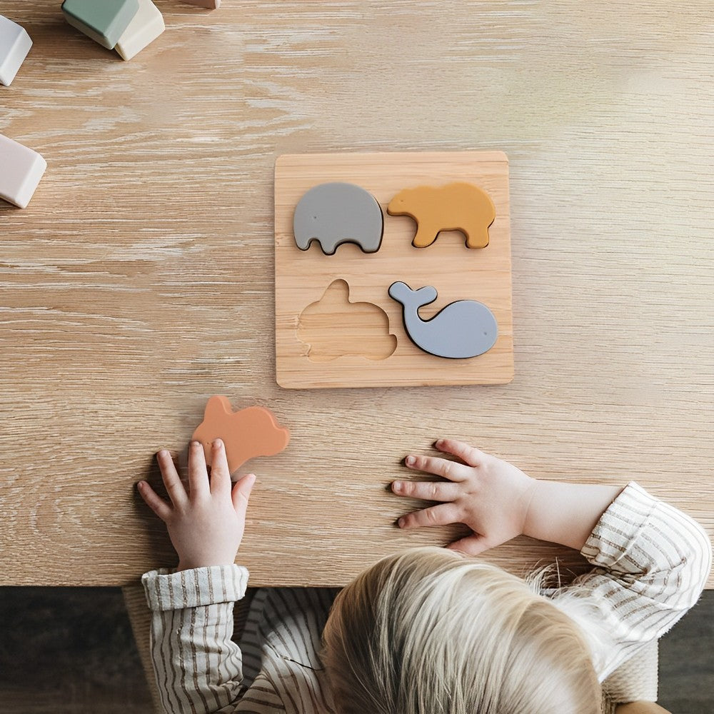 Puzzle educativ din lemn cu 4 animale din silicon, 6 luni+
