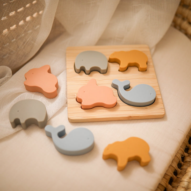 Puzzle educativ din lemn cu 4 animale din silicon, 6 luni+