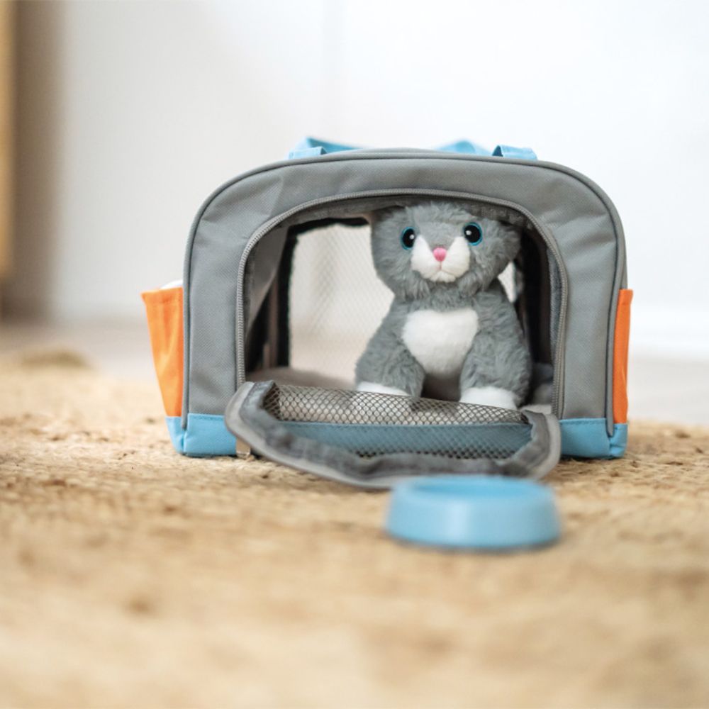 Pisicuță de pluș cu geantă de transport și set de îngrijire, Small Foot, 14 piese, 2 ani+