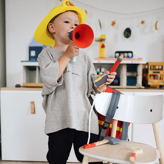 Rucsacul Micului Pompier, 8 accesorii, Small Foot, 3 ani+