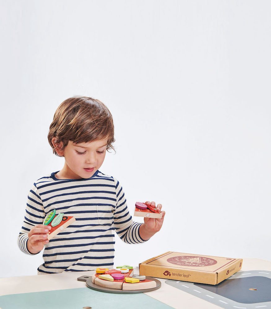 Pizza party - Set de joacă din lemn cu 19 accesorii, Tender Leaf, 3 ani+