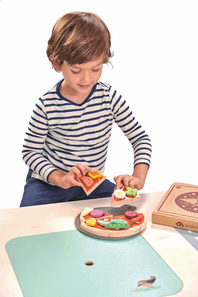 Pizza party - Set de joacă din lemn cu 19 accesorii, Tender Leaf, 3 ani+