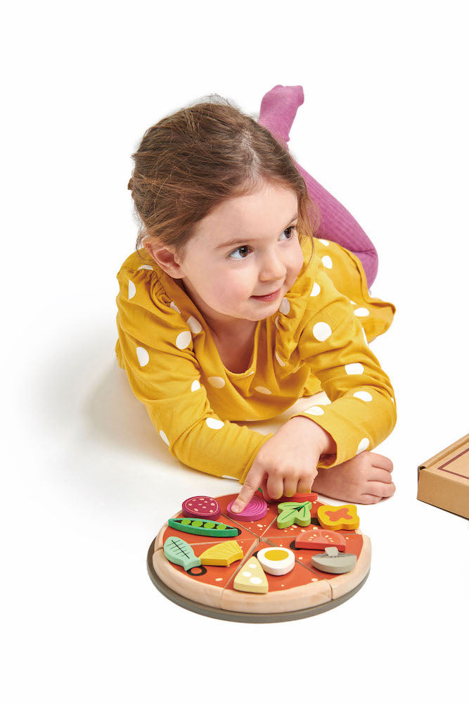 Pizza party - Set de joacă din lemn cu 19 accesorii, Tender Leaf, 3 ani+