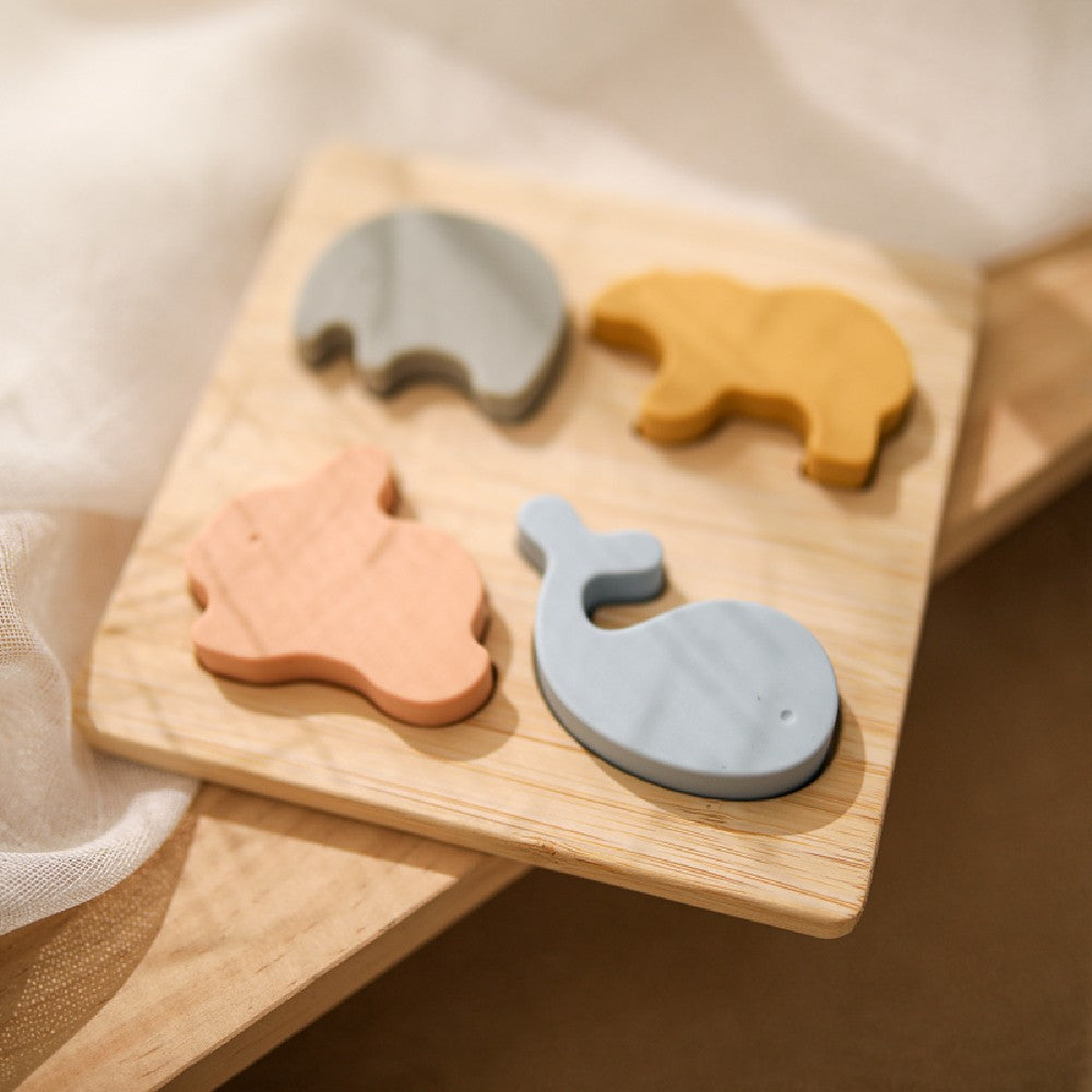 Puzzle educativ din lemn cu 4 animale din silicon, 6 luni+