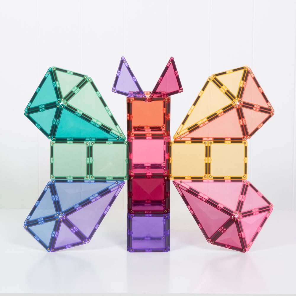 Casă și turn construite cu formele din setul Pastel Starter