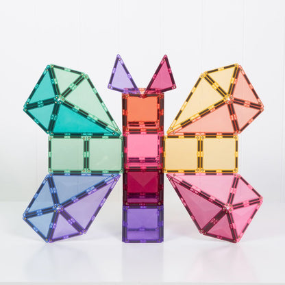 Casă și turn construite cu formele din setul Pastel Starter
