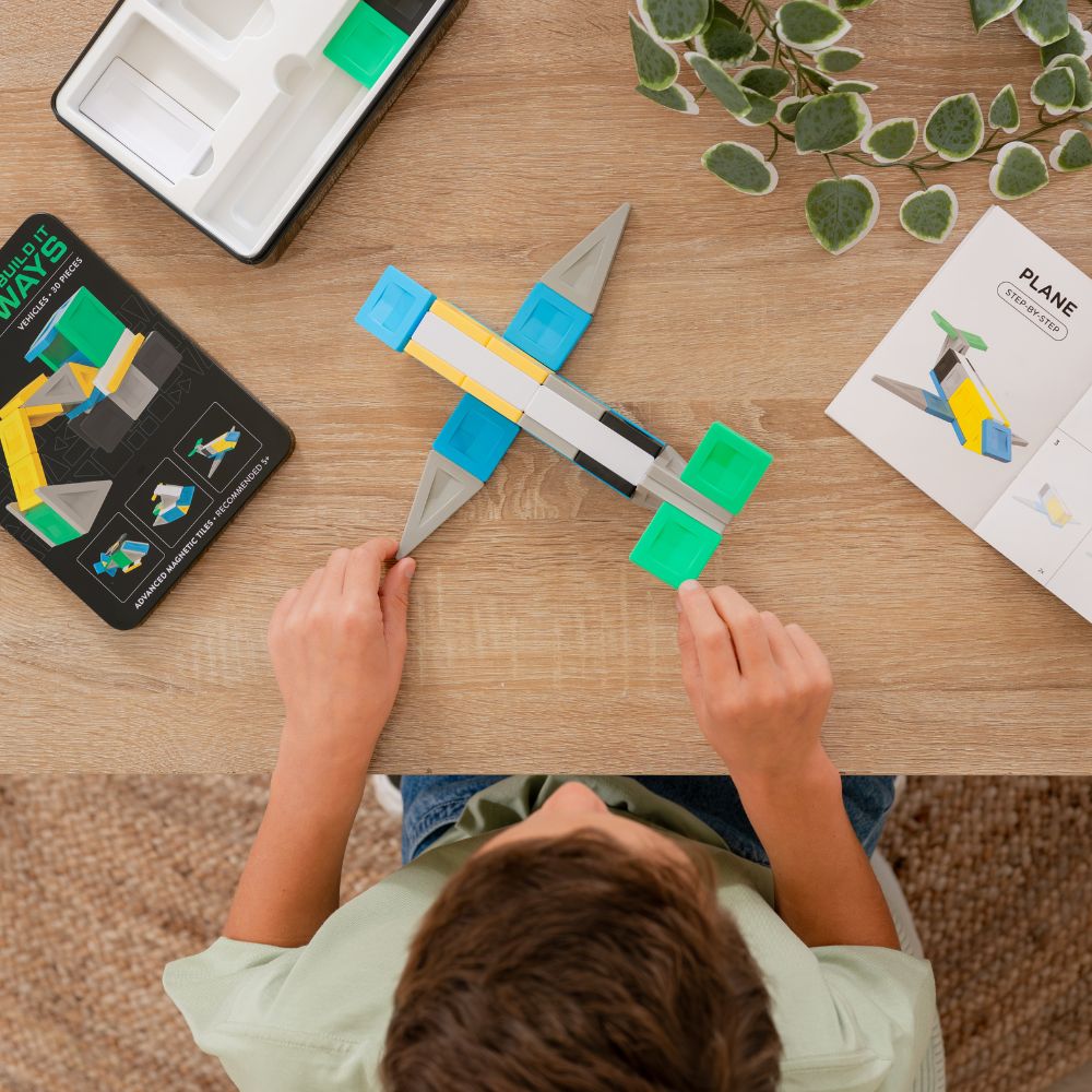 Avion construit cu tehnologia magnetică Smart Spin