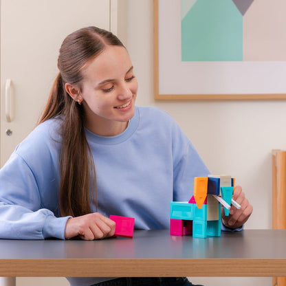 Elefant construit cu plăcile magnetice Connetix PRO