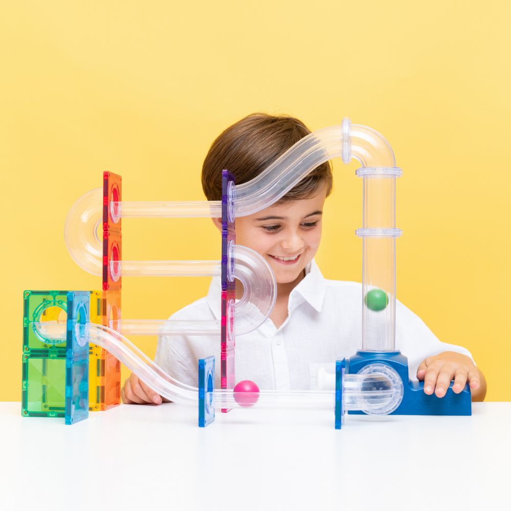 Traseu cu bile construit cu CONNETIX Ball Run Launcher Pack