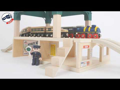 Staţie de tren din lemn FSC®, Small Foot, cu accesorii, 3 ani+