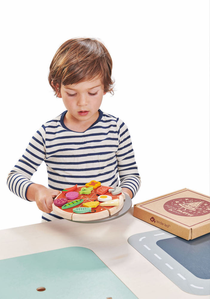 Pizza party - Set de joacă din lemn cu 19 accesorii, Tender Leaf, 3 ani+